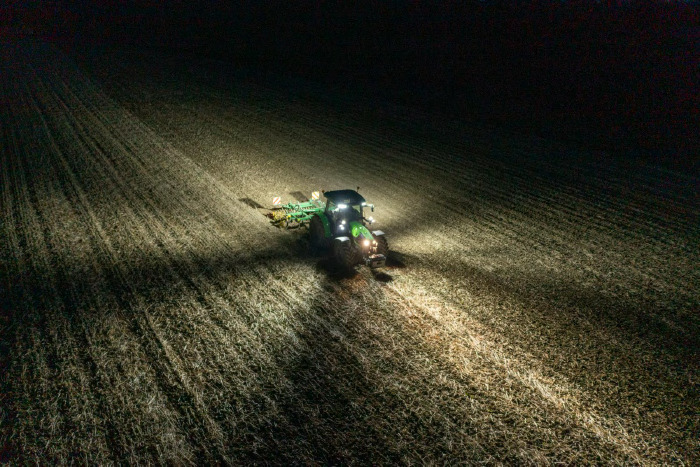 5 Series_5125_Stage V_Field_night_DJI_0543_preview.jpg_3_11zon