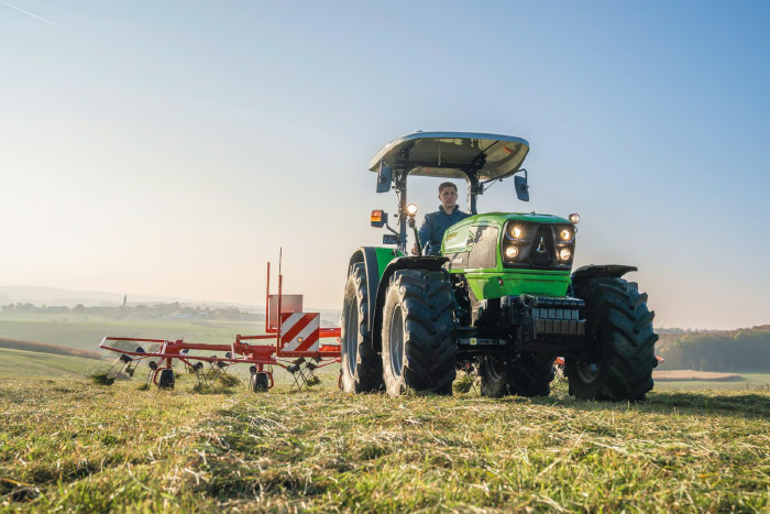 DEUTZ-FAHR_4E_4070_Stage V_Field_A4878_preview.jpg_1_11zon